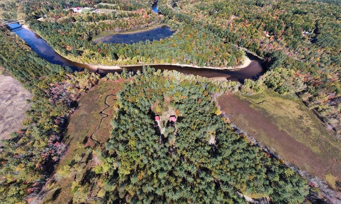 Brownfield Cabin | Dog friendly Waterfront Cabin Near White Mountains