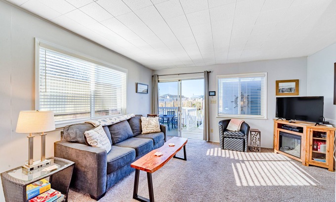 Eureka Cottage | Dog-friendly, Waterfront Cottage w/a Private Deck Overlooking the Canal