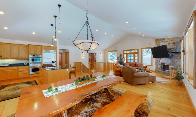 Kingswood Estates House | Dog-friendly wilderness retreat with hot tub, grill, two fireplaces & W/D