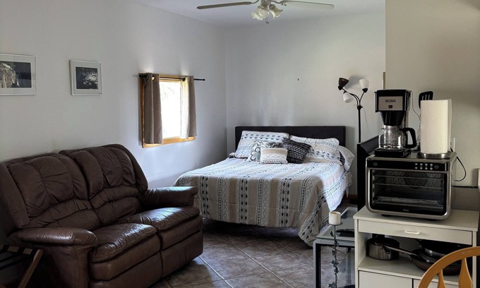 Worland Cabin | Dog friendly with fenced in back yard Peaceful cabin with AC in charming Worland