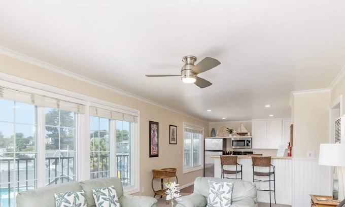 Capitola Apartment | Dog-OK at Capitola Vista #4