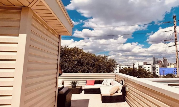 South Philadelphia House | "Dogs Ok! Chic Home, Stunning Roof Deck/Skyline Views, Near Hospitals+Colleges!"