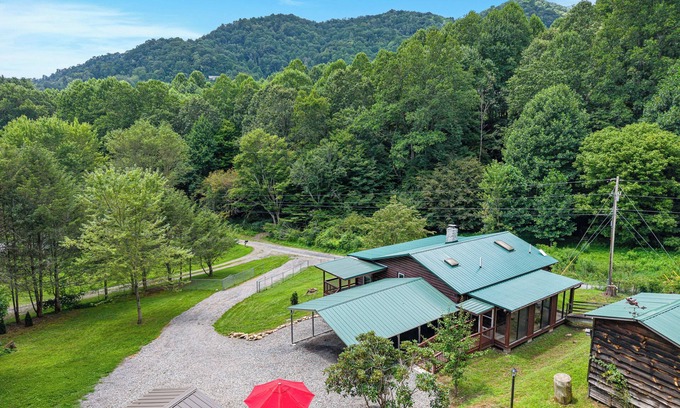 Clyde Cabin | Dogwood Cabin in Clyde - Perfect for a cozy getaway