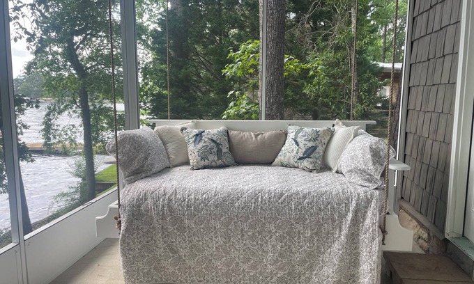 Titus House | Dogwood Cottage Lake Jordan boat dock/hot tub/RV parking spotnSEPT RATE DECREASE