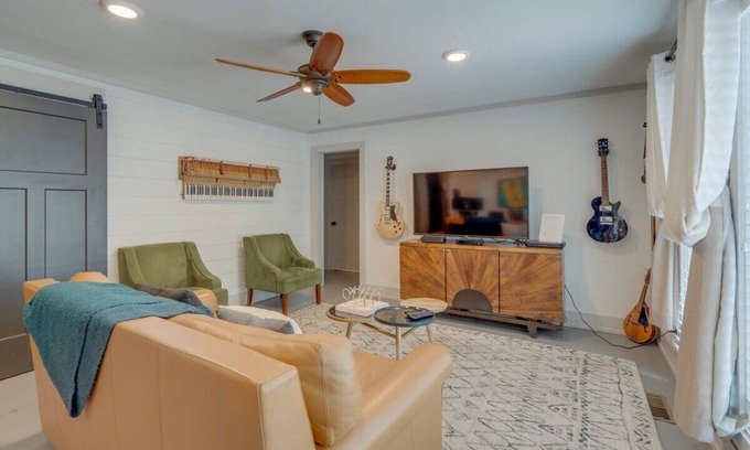 Berry Hill House | Dogwood House:Cozy Hideaway near downtown
