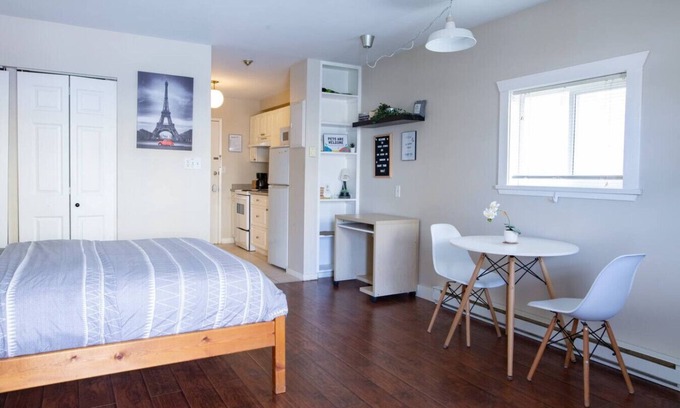 Harrison Hot Springs Apartment | Dogwood Suite | 2 Beds & Walkable to Lake