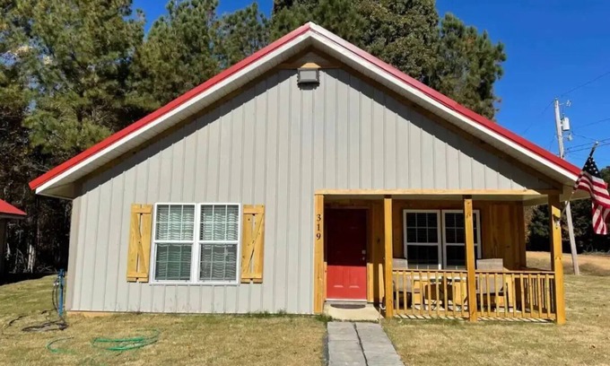 Tie Plant Cabin | Dogwoods-2 bedroom cabin with spacious parking