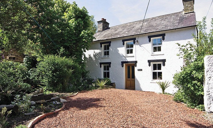 Tan-y-groes House | Dol Llan is in an ideal location for your family holiday in Wales.