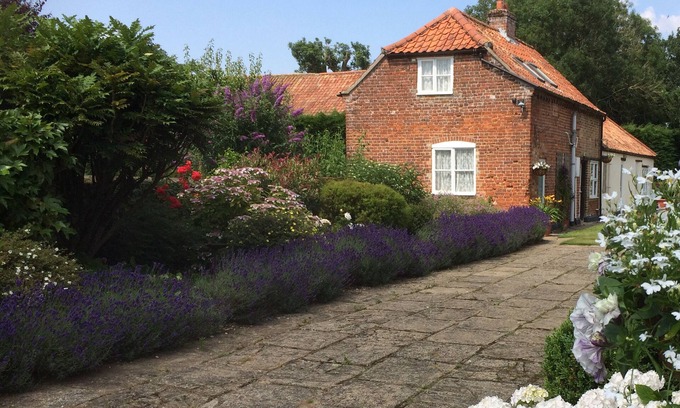 Thetford Cottage | Dolls House Cottage - Self Contained Cottage, Beautiful Garden, Ample Parking