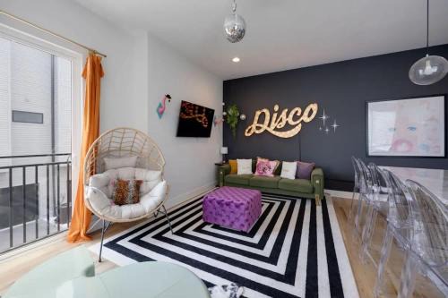 Nashville House | Dolly's Disco - Stylish 2 BDR