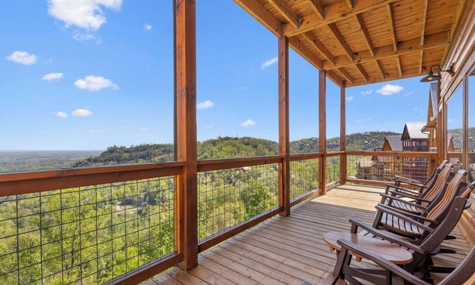 Gatlinburg - Pigeon Forge Resort | Dolly Valley View is a gorgeous modern cabin with maximum entertainment