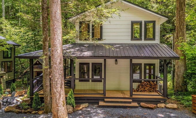 Rocky Grove Cabin | Dollys Mountain Retreat - Brand New