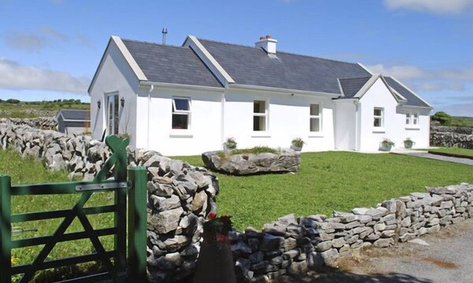 Caherconnell Cottage | DOLMEN COTTAGE, pet friendly in Kilfenora, County Clare