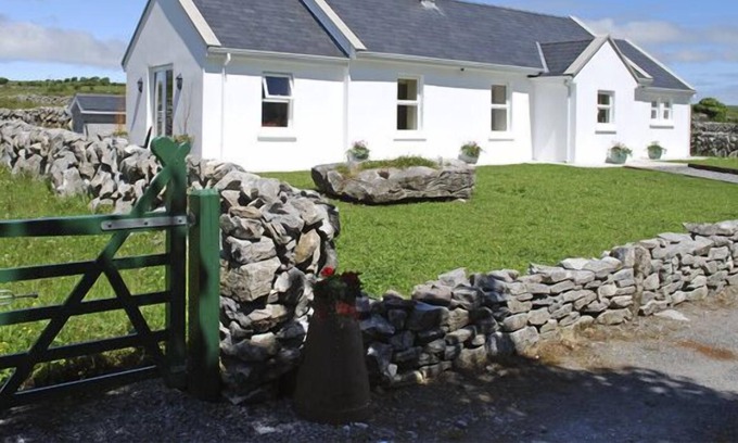 Caherconnell Cottage | DOLMEN COTTAGE, pet friendly in Kilfenora, County Clare