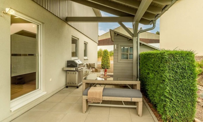 Gerolstein House | Dolomites Bungalow Eifelsteig w/view Terrace & BBQ