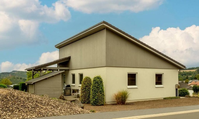 Gerolstein House | Dolomites Bungalow Eifelsteig w view Terrace BBQ