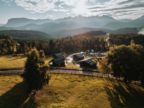 Nova Ponente Ski Chalet | Dolomites View X Lodges - Camping