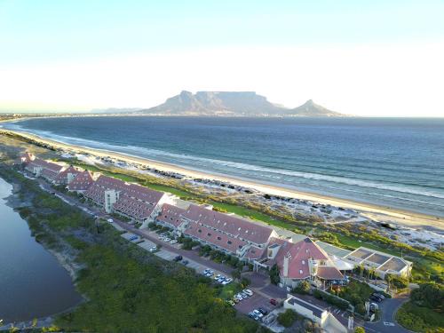 Bloubergstrand Hotel | Dolphin Beach Hotel Self Catering Apartments