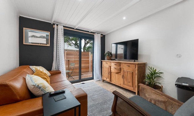 Umhlali Apartment | Dolphin Coast Doll House - quaint cottage close to the beach!