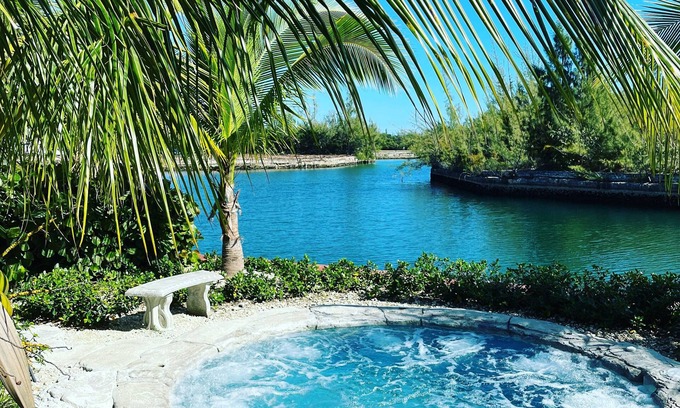 Bahama Reef Hotel | Dolphin Cove - Adults Only