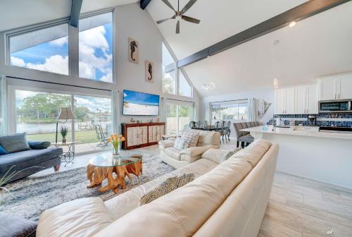 Bel Air House | Dolphin Days Lagoon Retreat