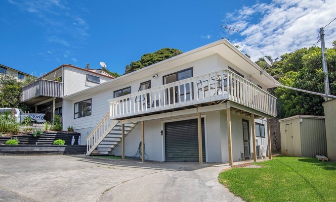 Tutukaka House | Dolphin Hideaway - Tutukaka Holiday Bach