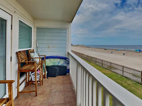Galveston Apartment | Dolphin Lair