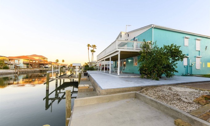 City-by-the Sea House | Dolphin Paradise