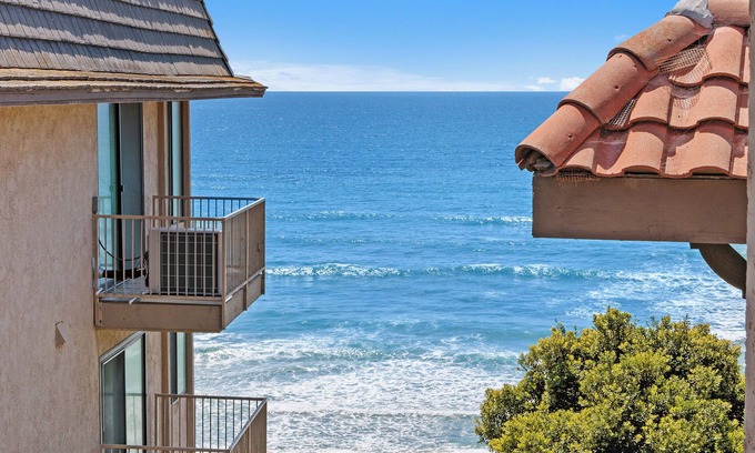 Solana Beach Condo | Dolphin's Drift - Ocean Views, Remodeled! Near Beach, Pool
