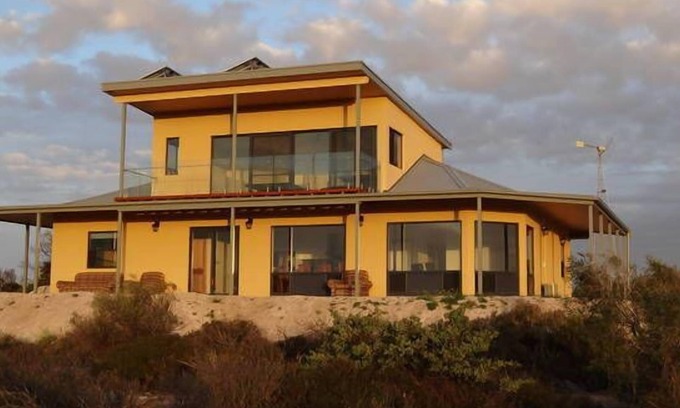 Wright House | Dolphin - Stunning 5 bedroom Eco and Pet Friendly House, Venus Bay SA