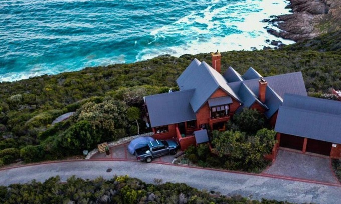 Herolds Bay House | Dolphin View
