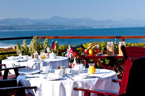 Robberg Beach Bed & Breakfast | Dolphins' Playground Beachfront B&B
