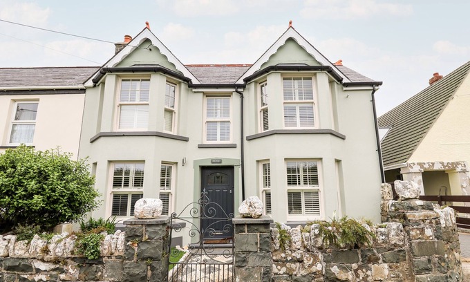 Dinas Cross Cottage | DOLWERN, family friendly, country holiday cottage in Dinas Cross