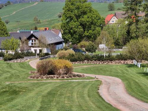 Nowa Ruda Bed & Breakfast | Dom pod lawendowym polem