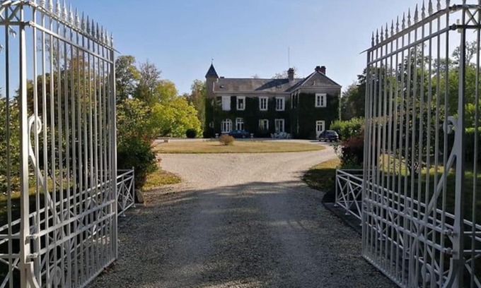 Chatelraould-Saint-Louvent Villa | Domaine de Beaucamp
