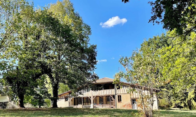 Betbezer-d'Armagnac Bed & Breakfast | Domaine Bourgade. Room in typical Landaise/breakfast.