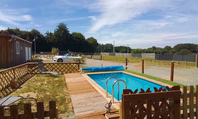 Ecommoy Cottage | Domaine complet-Gîte-Private Bathroom-Comfort-Pool view