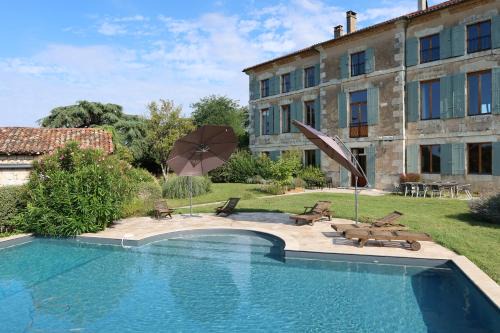 La Croix-Blanche House | Domaine de Bernou