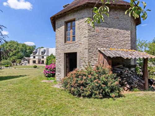 Saint-Quentin-sur-le-Homme Apartment | Domaine de l'îsle Manière 10 pers