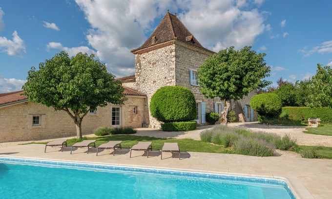 Trentels House | DOMAINE DE LA GRANJA - House of Happiness