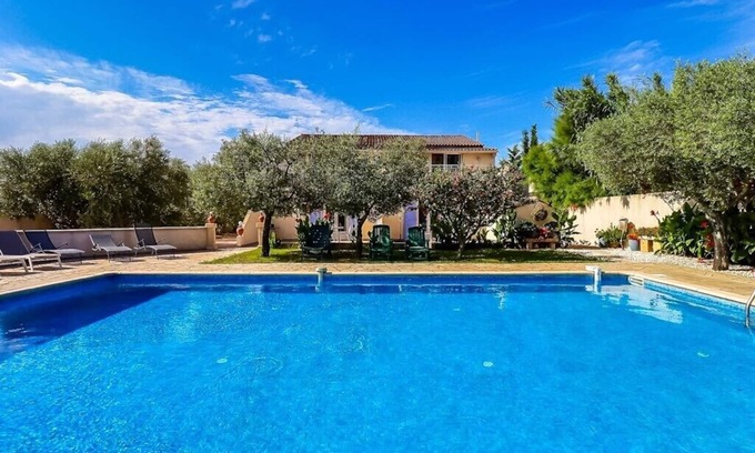 Beaucaire Apartment | Domaine des Oliviers-Appt for 2 to 4 people with swimming pool