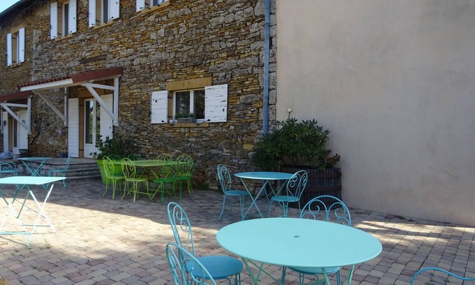 Beaujolais Pierres Dorees Cottage | Domaine des Vignes d'Hôtes Group accommodation, family and events