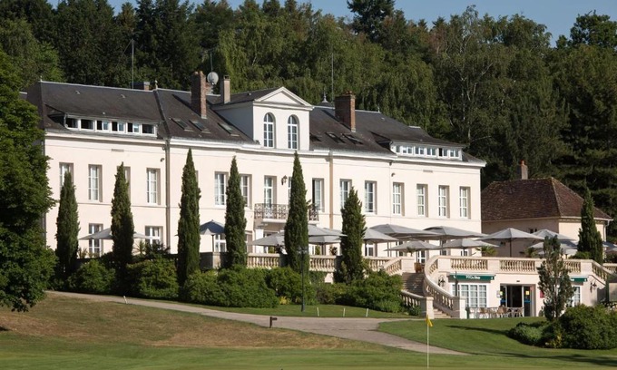 Fontenay-sur-Loing Hotel | Domaine et Golf de Vaugouard - La Maison Younan