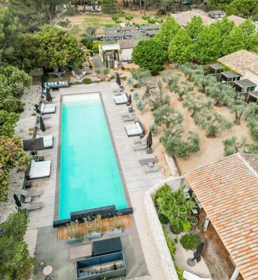 Eygalieres Hotel | Domaine la Pierre Blanche