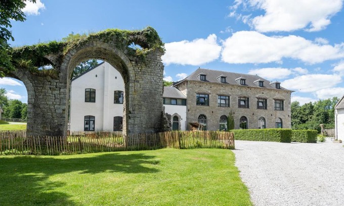Couvin House | Domaine St Roch