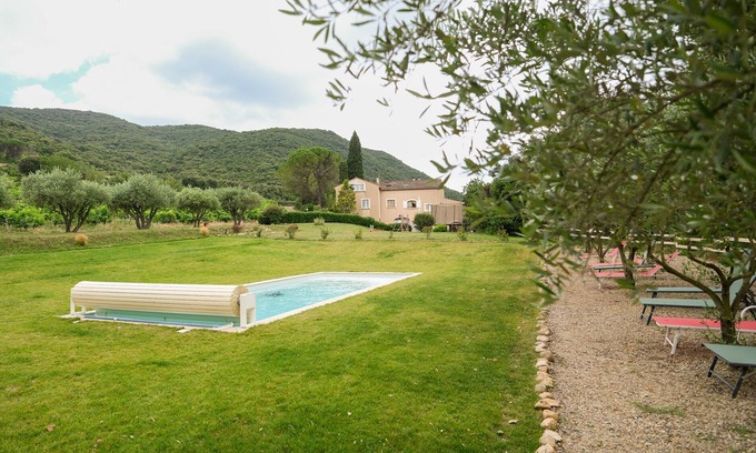 Bedarieux House | Domaine Viticole Privatisé - 22 Couchages, Piscine, Mini-ferme, Pétanque, Forêt