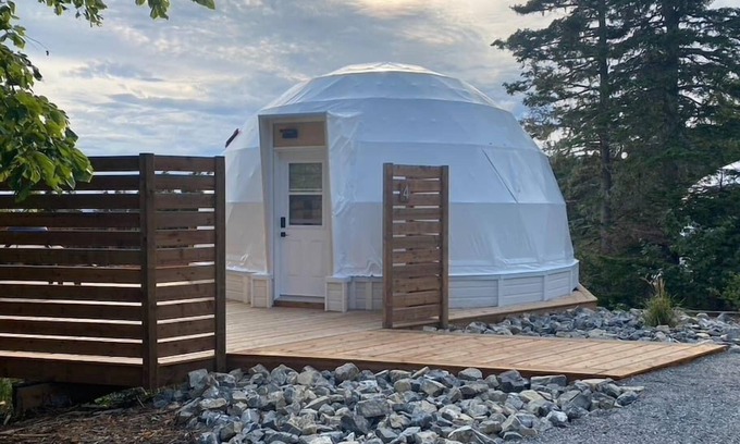 Perce Ski Chalet | Dome #4 ocean view at Domaine Renard