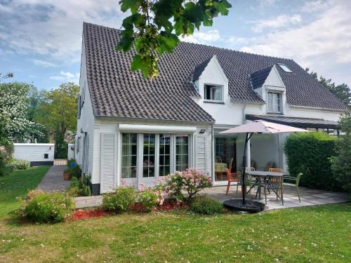 Nieuwmunster House | Domein 15 De Haan Nieuwmunster, 4-bedroom holiday house for up to 6 people, between Wenduine, 1 km, and De Haan, 2 km, 500 meters from the beach,15 min from Bruges, Ostend and Knokke, nice fenced garden