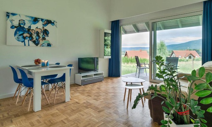Milkow House | Domek Ale Fajnie - taras z widokiem na góry