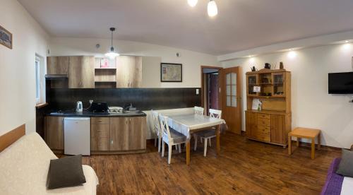 Gmina Witkowo Apartment | Domek pod świerkami 1
